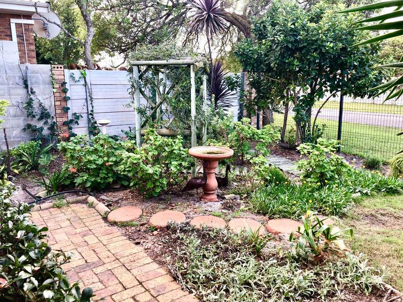 3 Bedroom Property for Sale in Sandbaai Western Cape